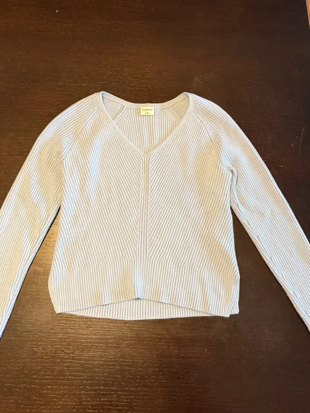 Abercrombie & Fitch Light Blue Ribbed V-Neck Sweater - Picture 8 of 8